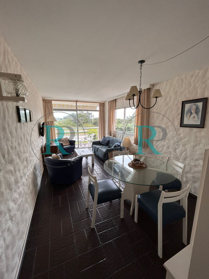 Apartamento ID.2417 - Venta de apartamento de dos dormitorios en Playa Mansa, Punta del Este, Uruguay 