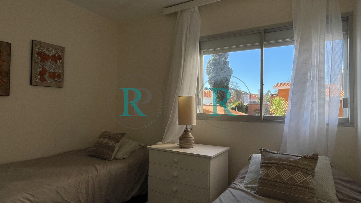 Apartamento ID.2417 - Venta de apartamento de dos dormitorios en Playa Mansa, Punta del Este, Uruguay 