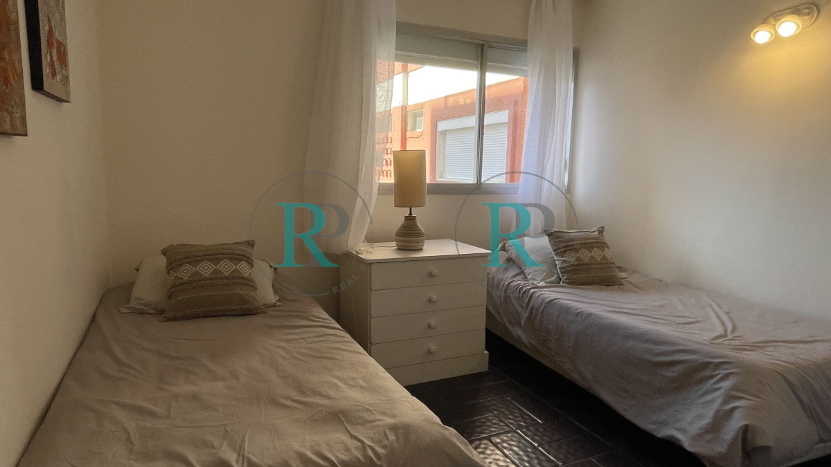 Apartamento ID.2417 - Venta de apartamento de dos dormitorios en Playa Mansa, Punta del Este, Uruguay 