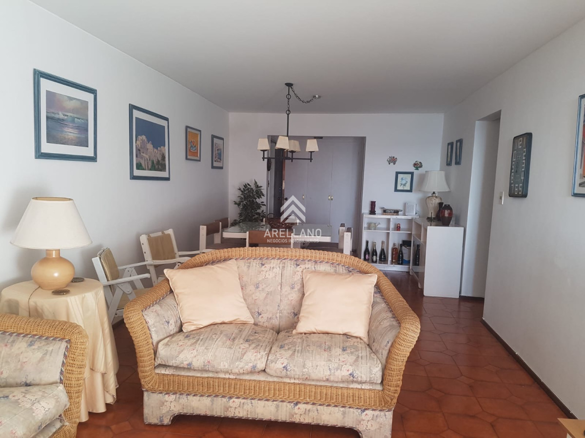 Apartamento ID.4548 - Venta Apartamento de 4 dormitorios en Playa Mansa, Punta del Este
