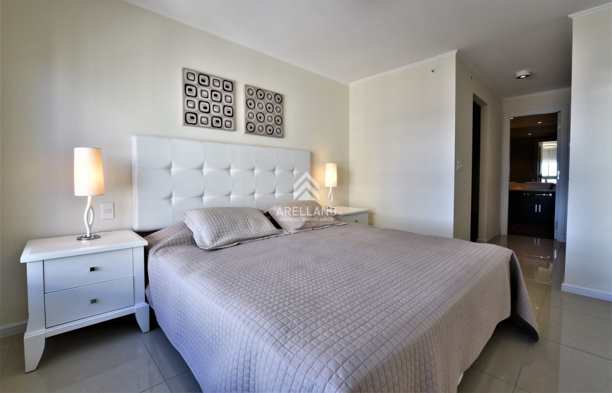 Apartamento ID.5125 - Venta Apartamento, 2 dormitorios. Playa brava, Punta del Este. 