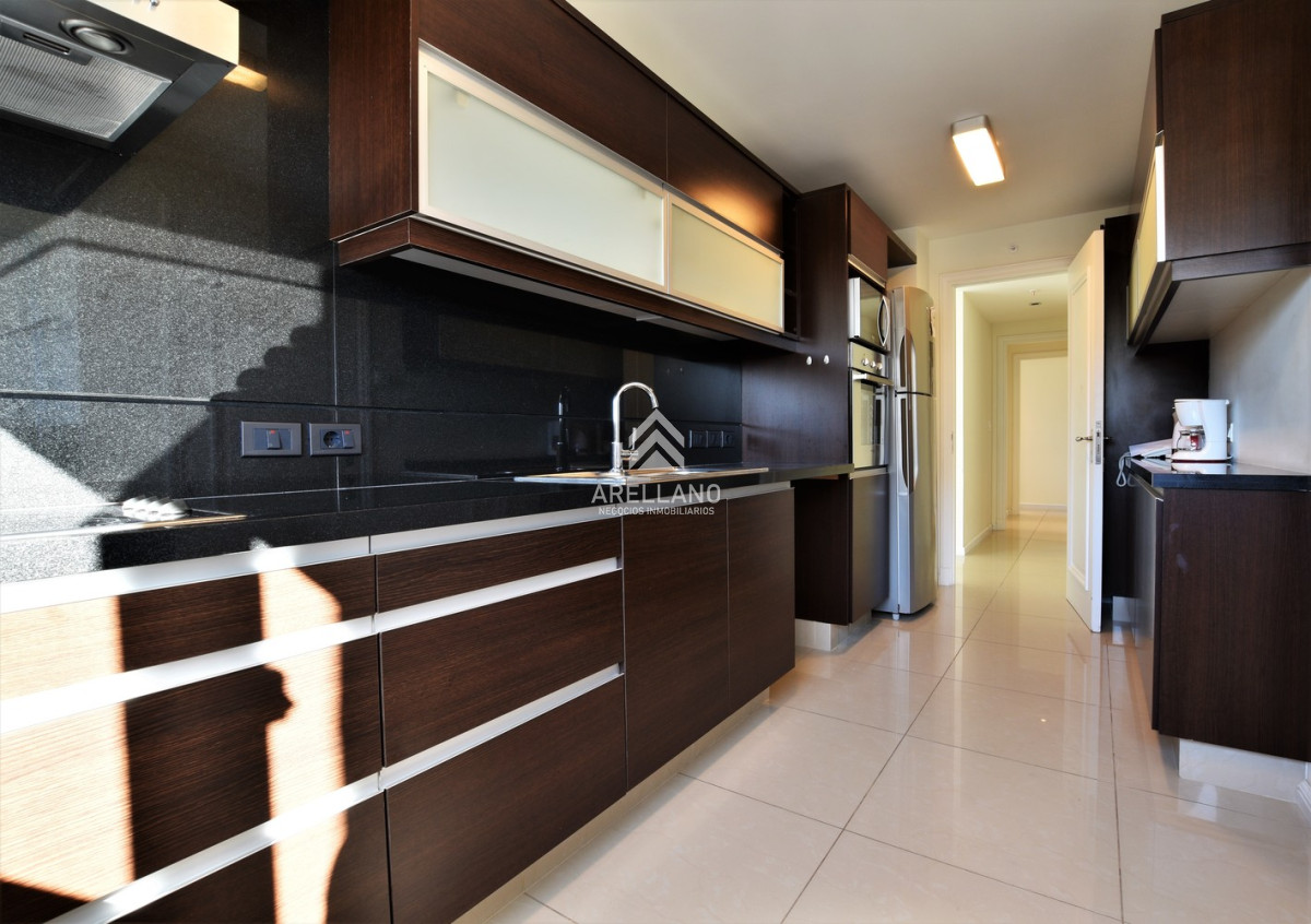 Apartamento ID.5125 - Venta Apartamento, 2 dormitorios. Playa brava, Punta del Este. 