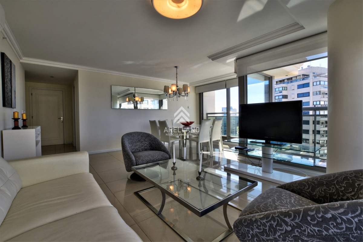 Apartamento ID.5125 - Venta Apartamento, 2 dormitorios. Playa brava, Punta del Este. 