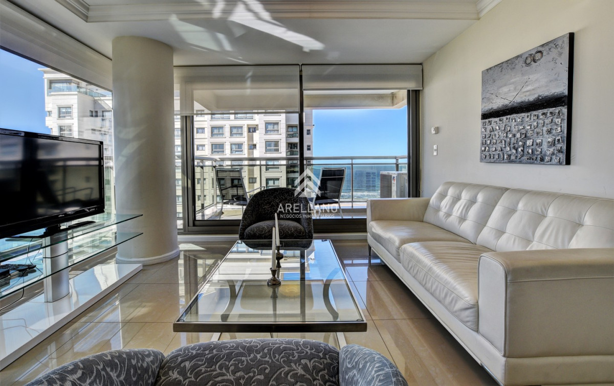 Apartamento ID.5125 - Venta Apartamento, 2 dormitorios. Playa brava, Punta del Este. 