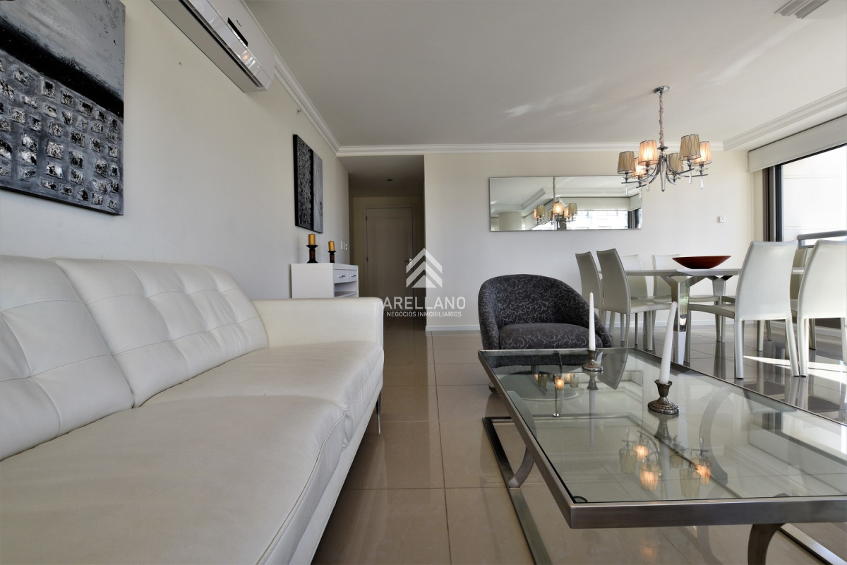 Apartamento ID.5125 - Venta Apartamento, 2 dormitorios. Playa brava, Punta del Este. 