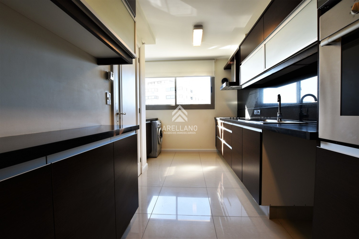 Apartamento ID.5125 - Venta Apartamento, 2 dormitorios. Playa brava, Punta del Este. 