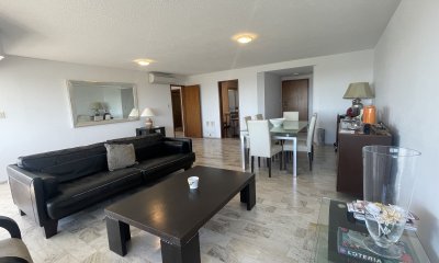Venta apartamento 3 dormitorios y dependencia de servicio