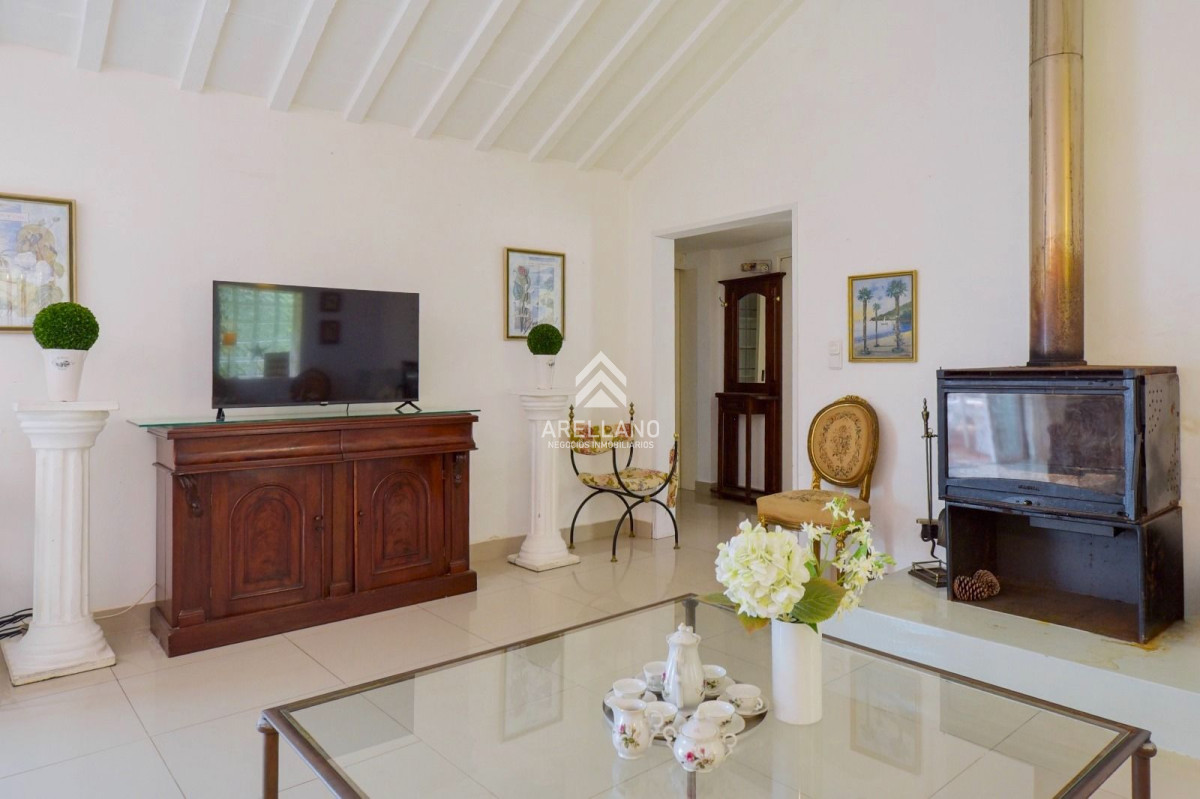 Casa ID.4378 - Alquiler anual casa 5 dormitorios y dependencia Rincon del Indio 