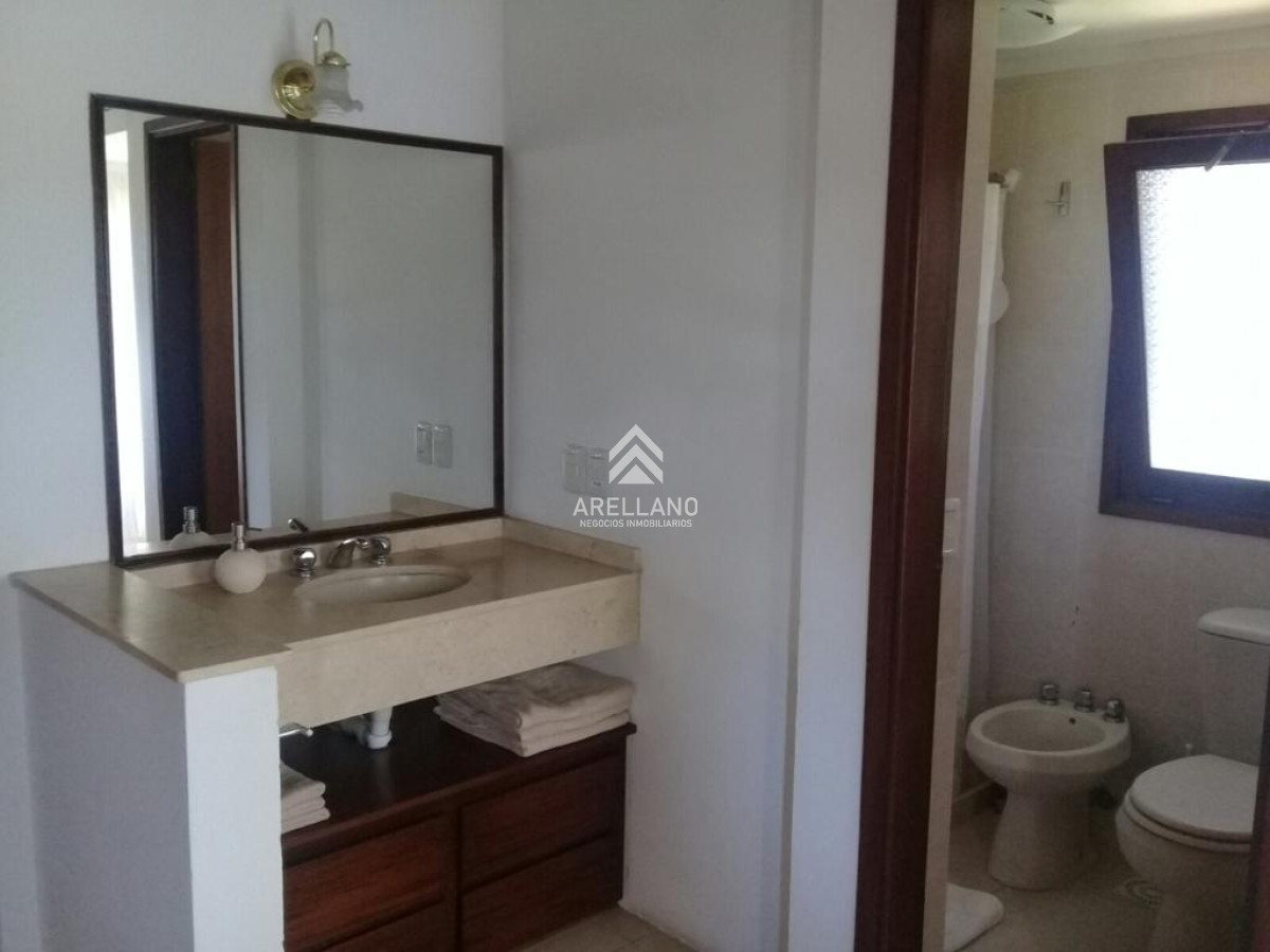 Casa ID.4648 - Venta Casa 4 dormitorios en Beverly Hills, Punta del Este.