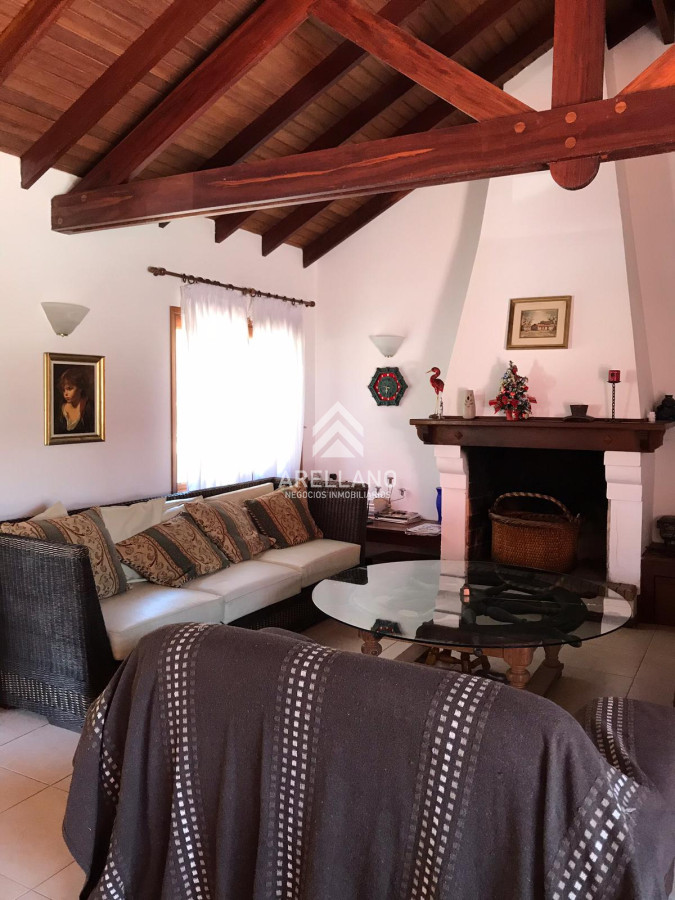 Casa ID.4648 - Venta Casa 4 dormitorios en Beverly Hills, Punta del Este.