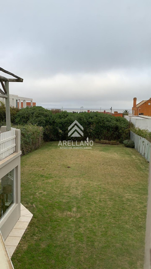 Casa ID.4803 - Venta Casa de 5 dormitorios en Montoya, Punta del Este