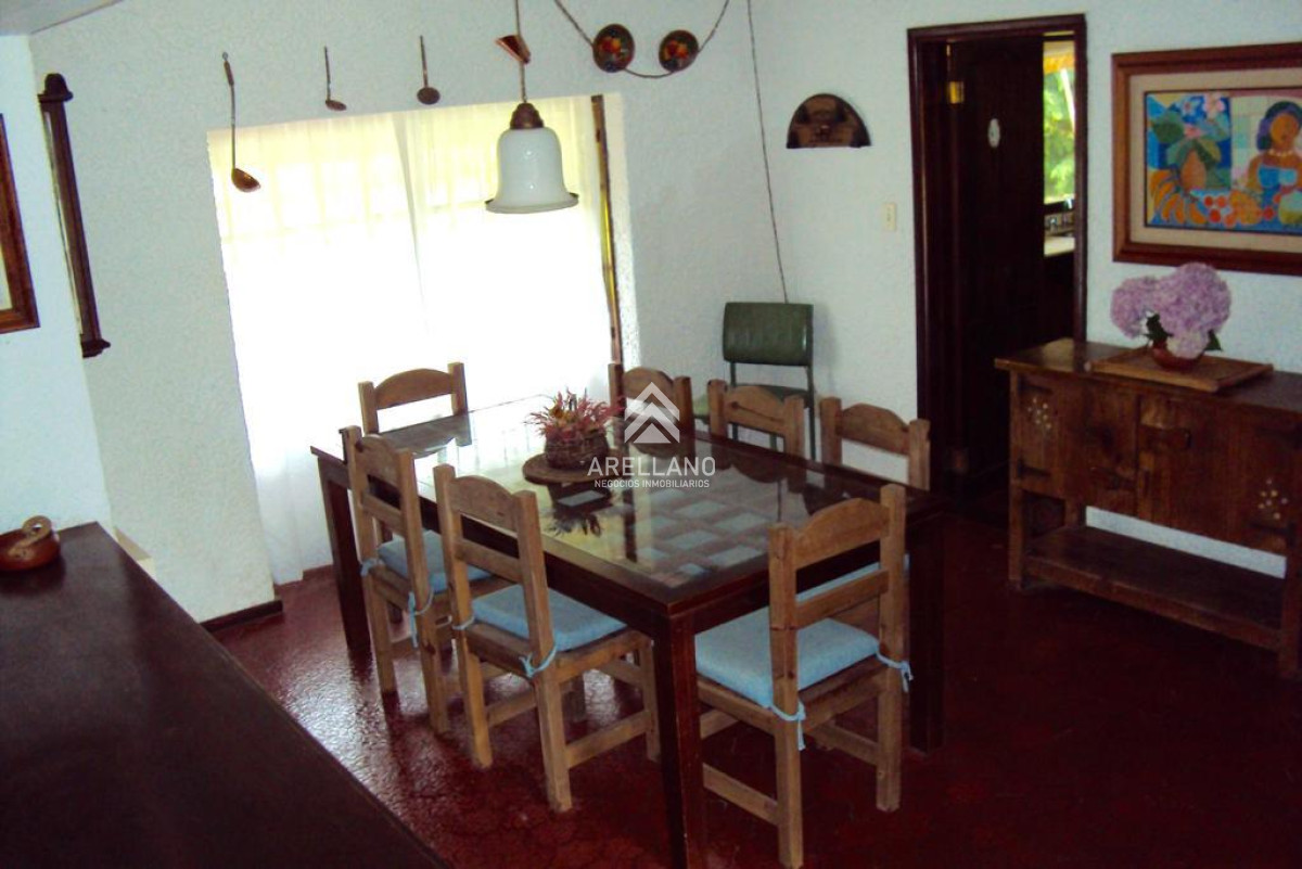 Casa ID.4881 - Venta de Casa 5 dormitorios en Marly, Punta del Este.