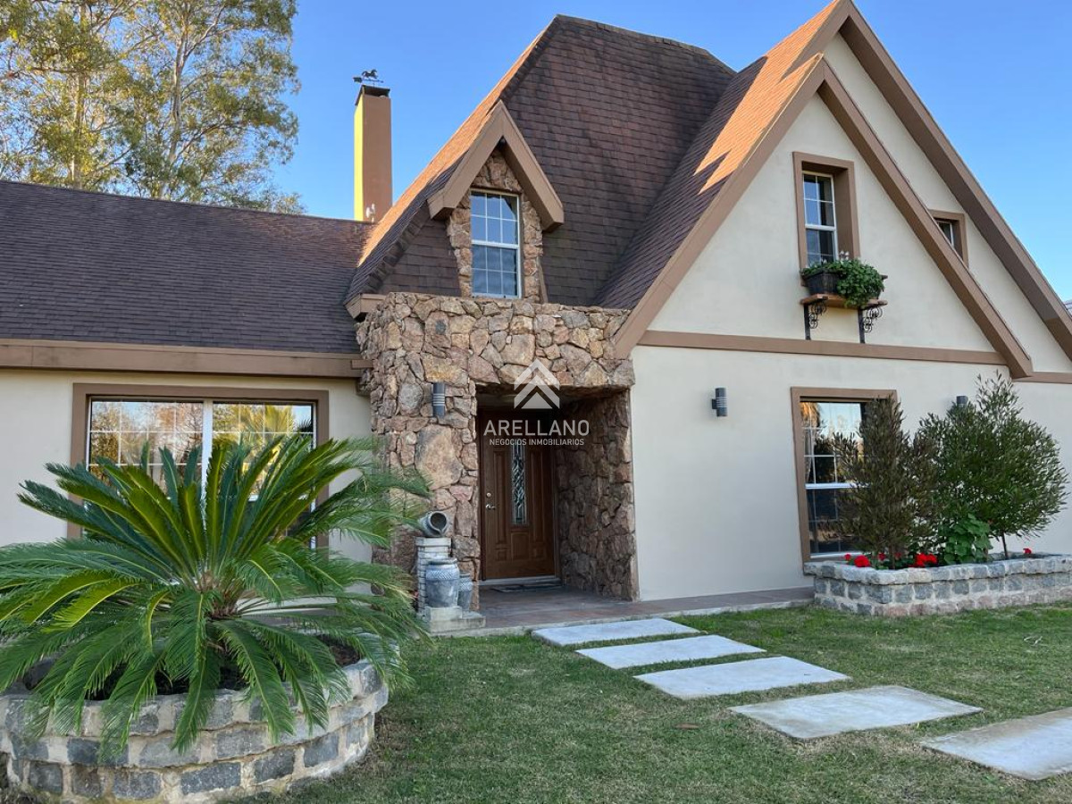 Casa ID.3528 - Venta de Casa, en Cumbres de Carrasco