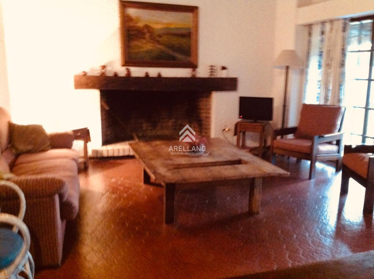 Casa ID.4881 - Venta de Casa 5 dormitorios en Marly, Punta del Este.