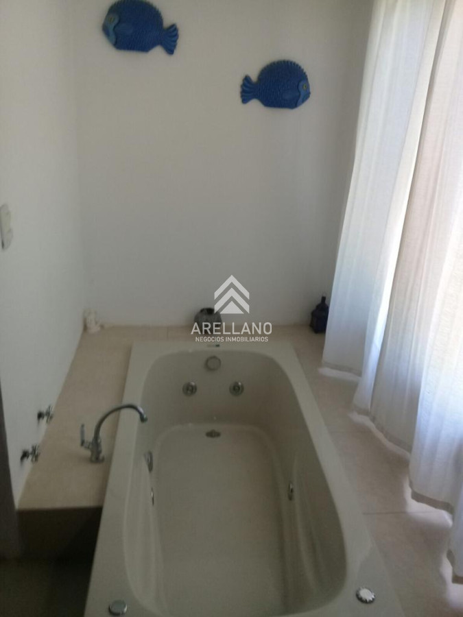 Casa ID.4648 - Venta Casa 4 dormitorios en Beverly Hills, Punta del Este.