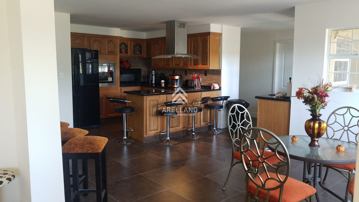 Casa ID.3528 - Venta de Casa, en Cumbres de Carrasco