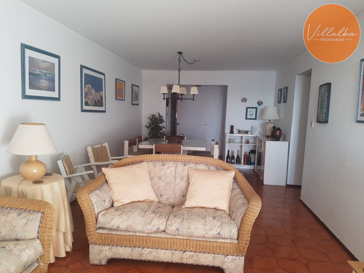 Apartamento ID.3488 - Venta de Apartamento de 4 dormitorios en Playa Mansa, Punta del Este
