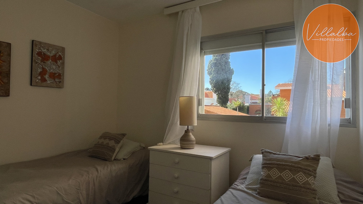 Apartamento ID.3386 - Venta de apartamento de dos dormitorios en Playa Mansa, Punta del Este, Uruguay 