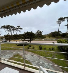 Venta de apartamento de dos dormitorios en Playa Mansa, Punta del Este, Uruguay