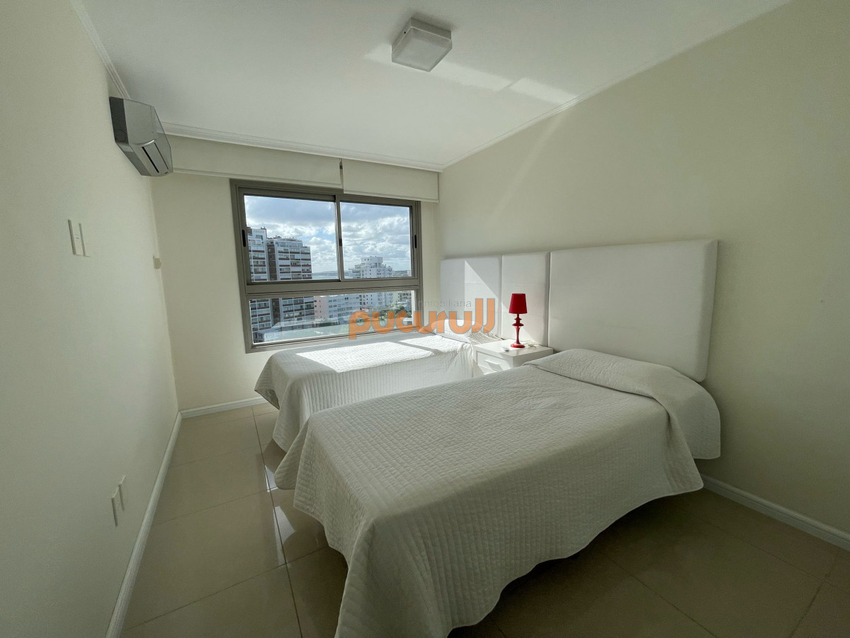 Apartamento ID.1803 - Venta y Alquiler temporario de Apartamento, 3 dormitorios. Playa brava, Punta del Este. 