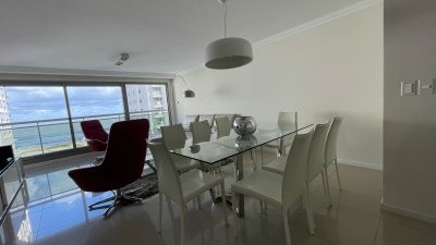Venta y Alquiler temporario de Apartamento, 3 dormitorios. Playa brava, Punta del Este. 