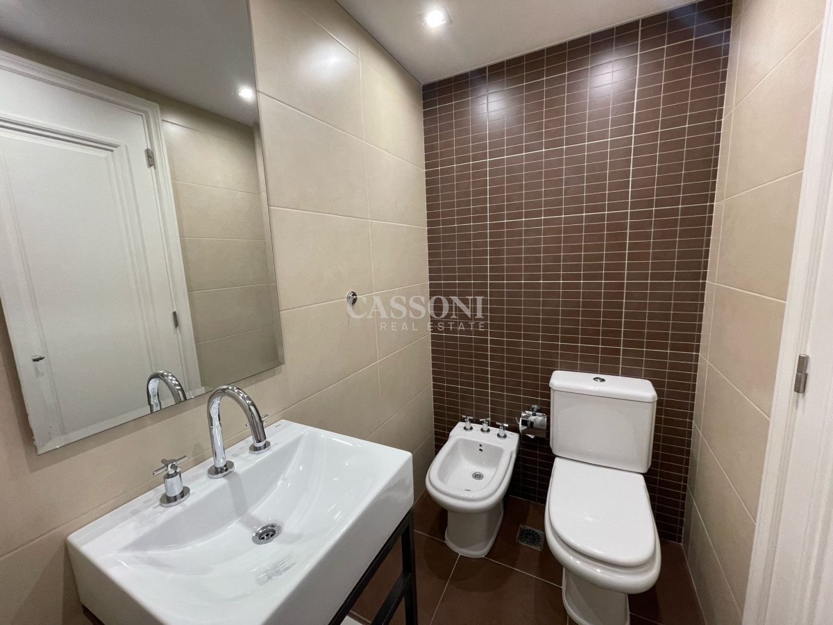 Apartamento ID.3245 - Venta y Alquiler temporario de Apartamento, 3 dormitorios. Playa brava, Punta del Este. 