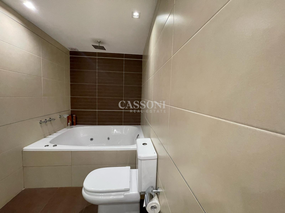 Apartamento ID.3245 - Venta y Alquiler temporario de Apartamento, 3 dormitorios. Playa brava, Punta del Este. 