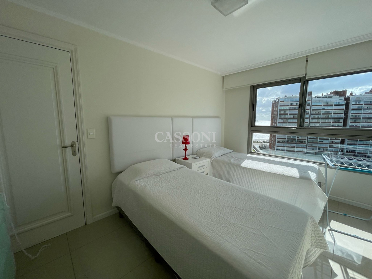 Apartamento ID.3245 - Venta y Alquiler temporario de Apartamento, 3 dormitorios. Playa brava, Punta del Este. 