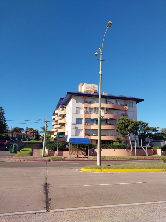 Apartamento ID.3030 - Venta de apartamento 1 dormitorio en Playa Mansa, Punta del Este
