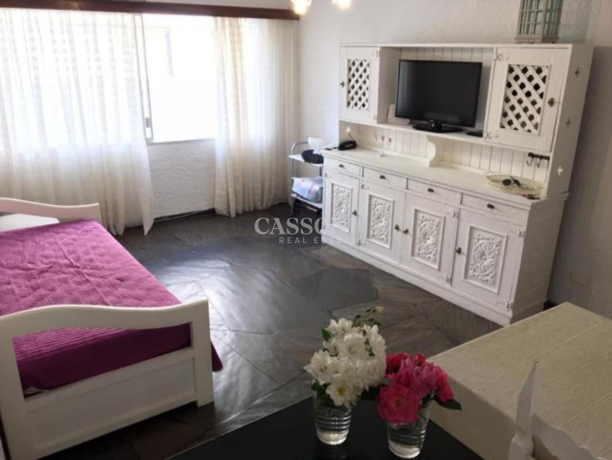Apartamento ID.2559 - Venta de Apartamento 1 dormitorio en Playa Mansa, Punta del Este.