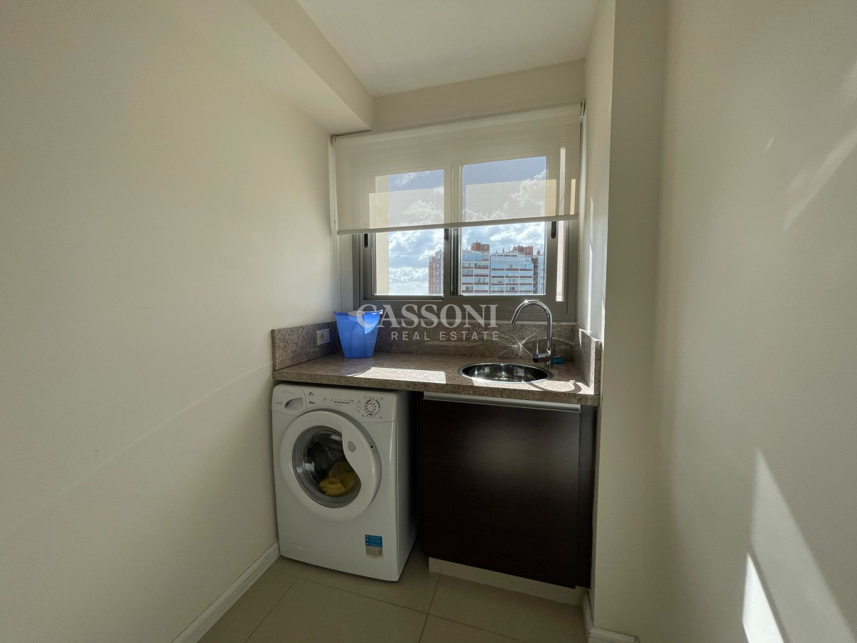 Apartamento ID.3245 - Venta y Alquiler temporario de Apartamento, 3 dormitorios. Playa brava, Punta del Este. 
