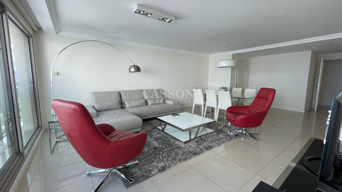Apartamento ID.3245 - Venta y Alquiler temporario de Apartamento, 3 dormitorios. Playa brava, Punta del Este. 