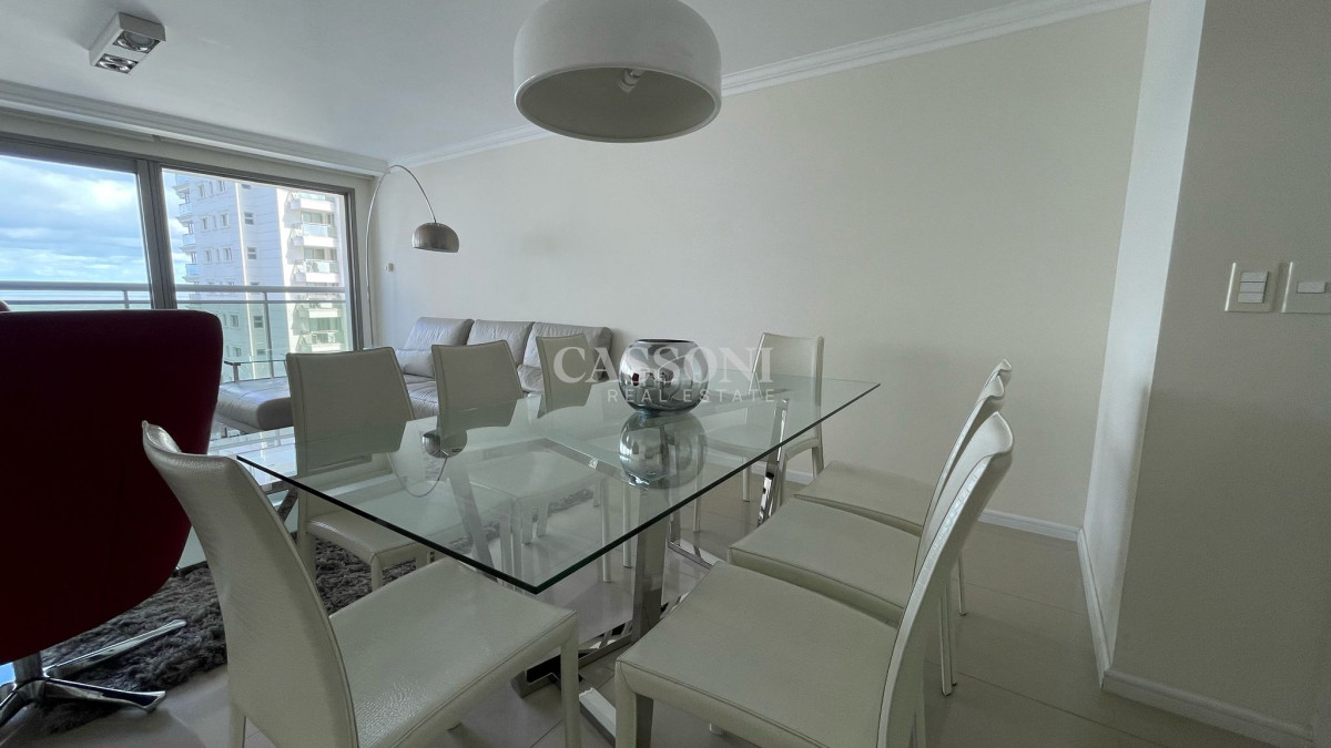 Apartamento ID.3245 - Venta y Alquiler temporario de Apartamento, 3 dormitorios. Playa brava, Punta del Este. 