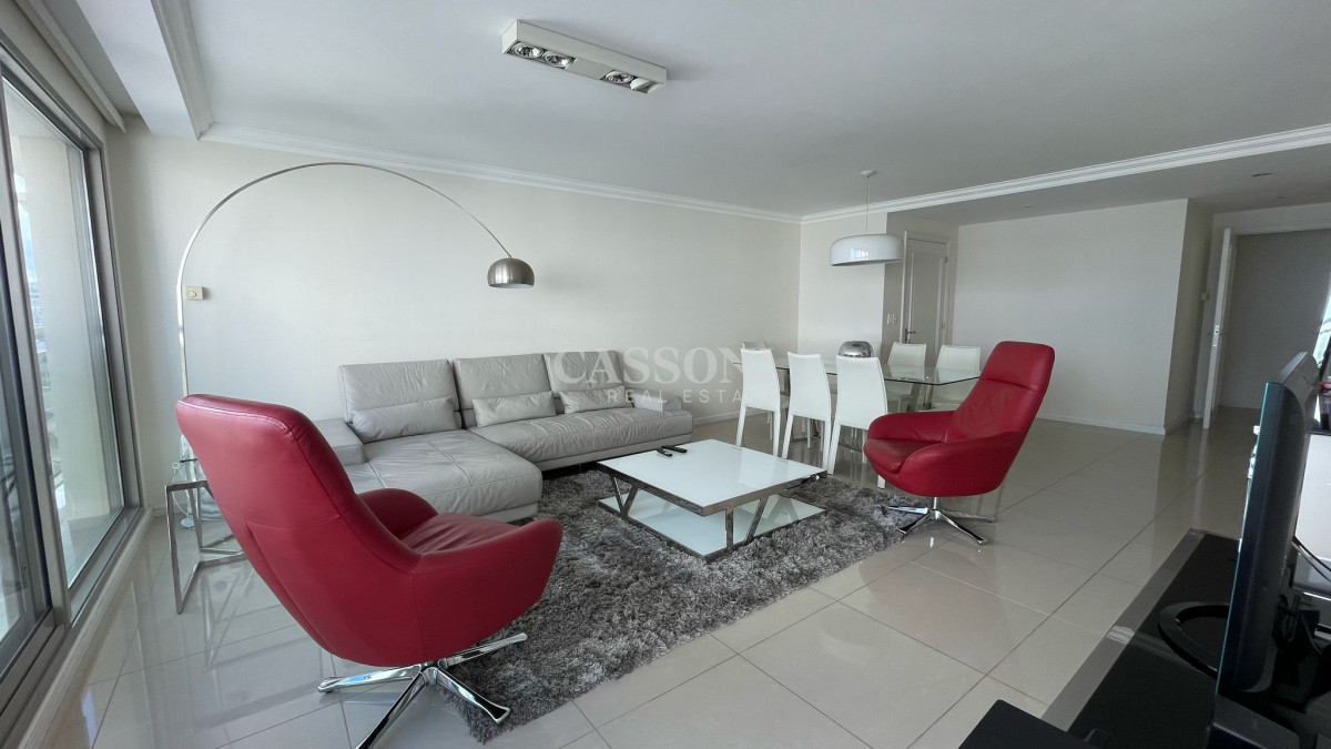 Apartamento ID.3245 - Venta y Alquiler temporario de Apartamento, 3 dormitorios. Playa brava, Punta del Este. 