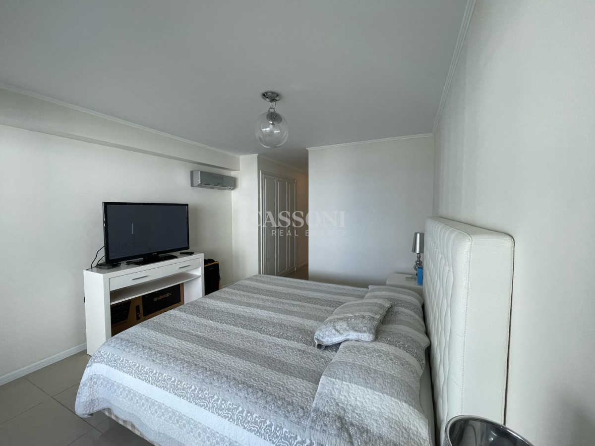Apartamento ID.3245 - Venta y Alquiler temporario de Apartamento, 3 dormitorios. Playa brava, Punta del Este. 