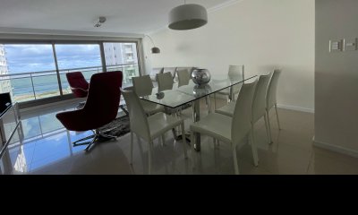 Venta y Alquiler temporario de Apartamento, 3 dormitorios. Playa brava, Punta del Este.