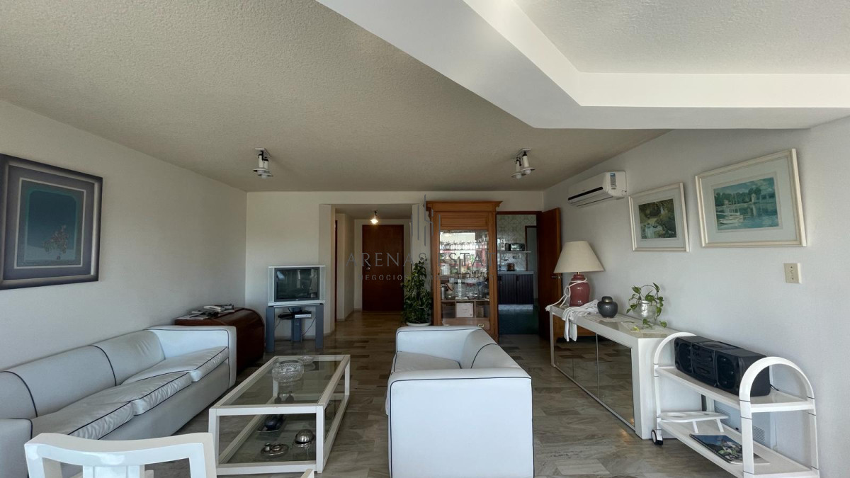 Apartamento ID.2775 - Venta de apartamento 3 dormitorios en Roosevelt, Punta del Este.