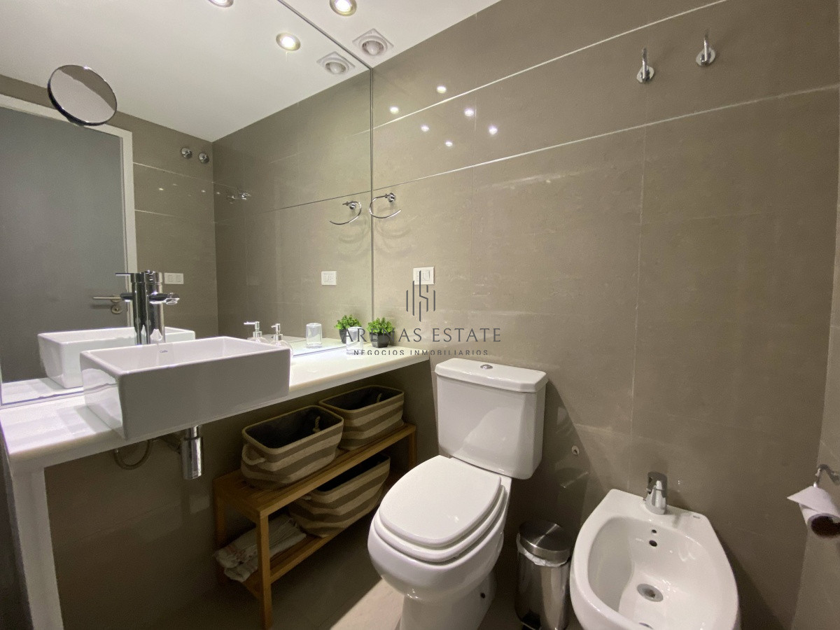 Apartamento ID.1855 - Venta de Apartamento 2 Dormitorios en Playa Mansa, Punta del este. 