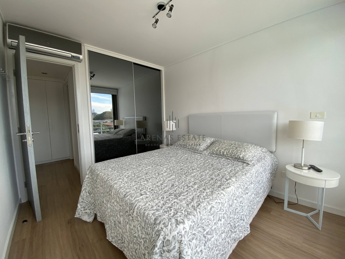 Apartamento ID.1855 - Venta de Apartamento 2 Dormitorios en Playa Mansa, Punta del este. 