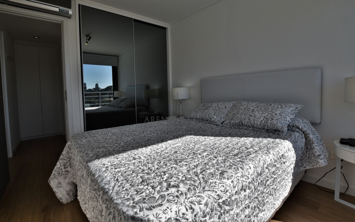 Apartamento ID.1855 - Venta de Apartamento 2 Dormitorios en Playa Mansa, Punta del este. 