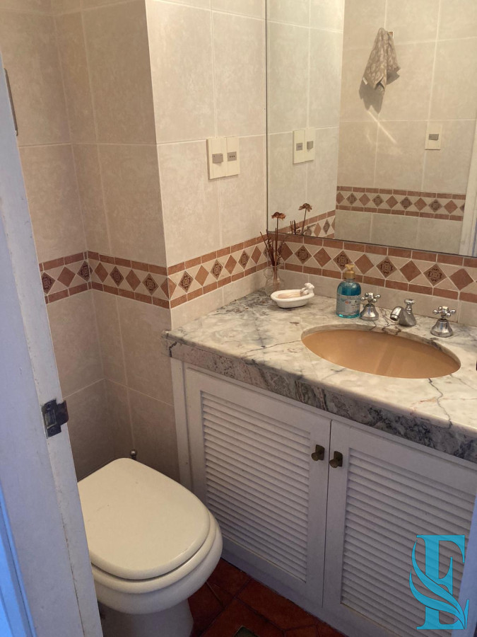 Apartamento ID.663 - Venta de Apartamento de 4 dormitorios en Playa Mansa, Punta del Este
