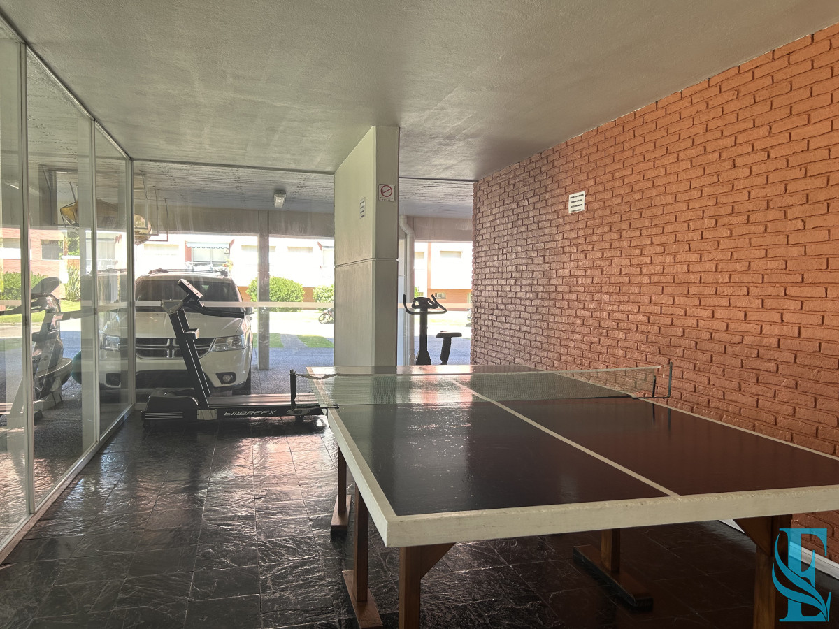 Apartamento ID.663 - Venta de Apartamento de 4 dormitorios en Playa Mansa, Punta del Este