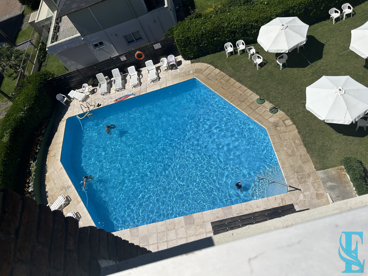 Apartamento ID.663 - Venta de Apartamento de 4 dormitorios en Playa Mansa, Punta del Este