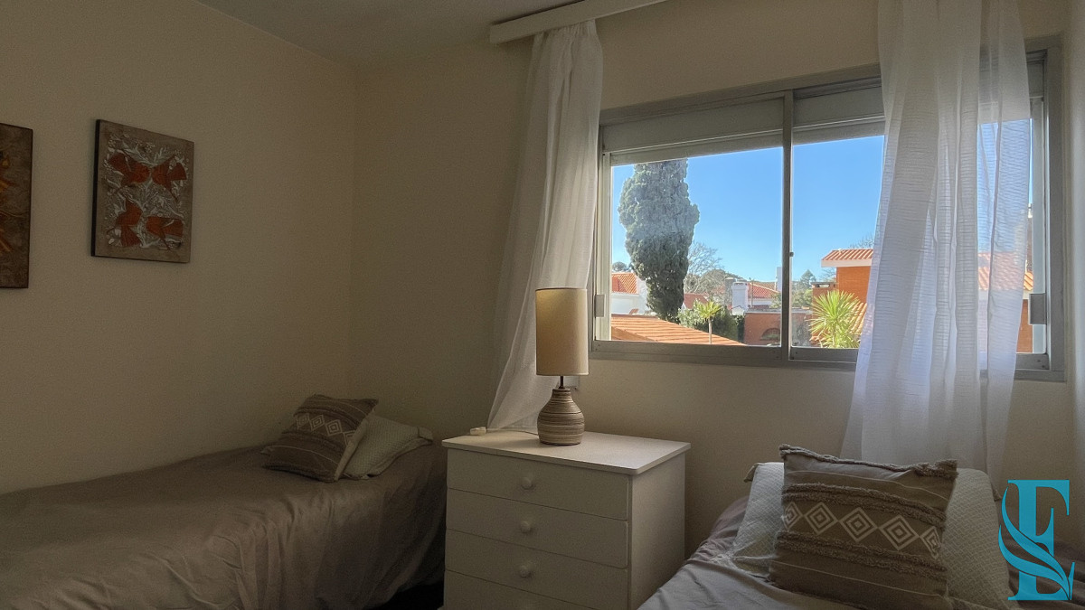 Apartamento ID.664 - Venta de apartamento de dos dormitorios en Playa Mansa, Punta del Este, Uruguay 