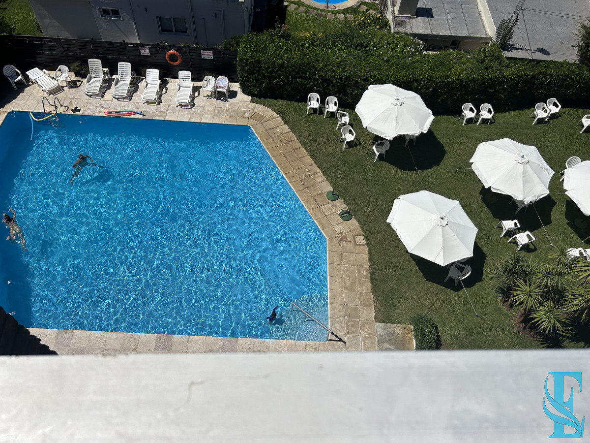 Apartamento ID.663 - Venta de Apartamento de 4 dormitorios en Playa Mansa, Punta del Este