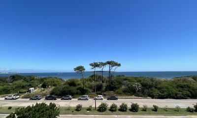 Venta de Apartamento de 4 dormitorios en Playa Mansa, Punta del Este