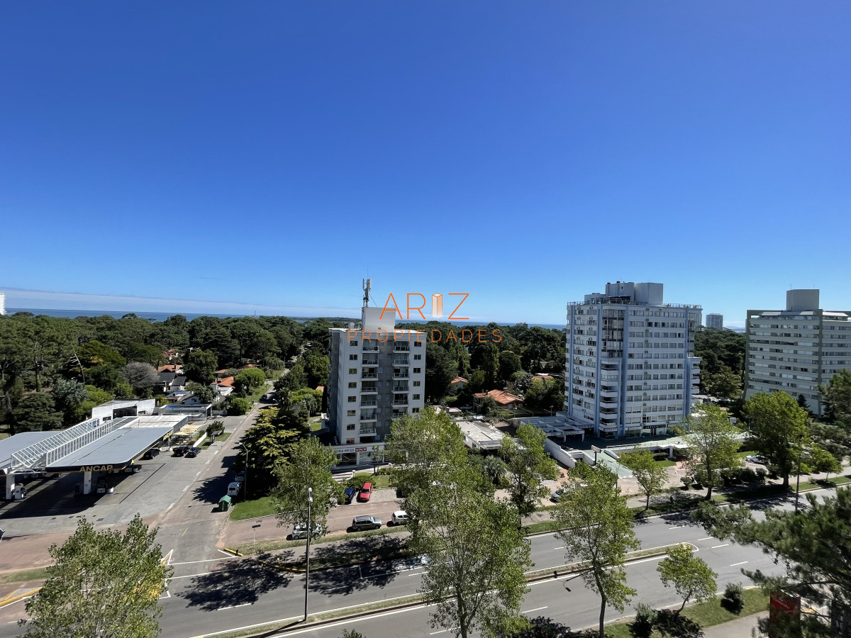 Apartamento ID.2398 - VENTA APARTAMENTO 3 DORMITORIOS Y DEPENDENCIA DE SERVICIO COMPLETA PUNTA DEL ESTE ROOSEVELT