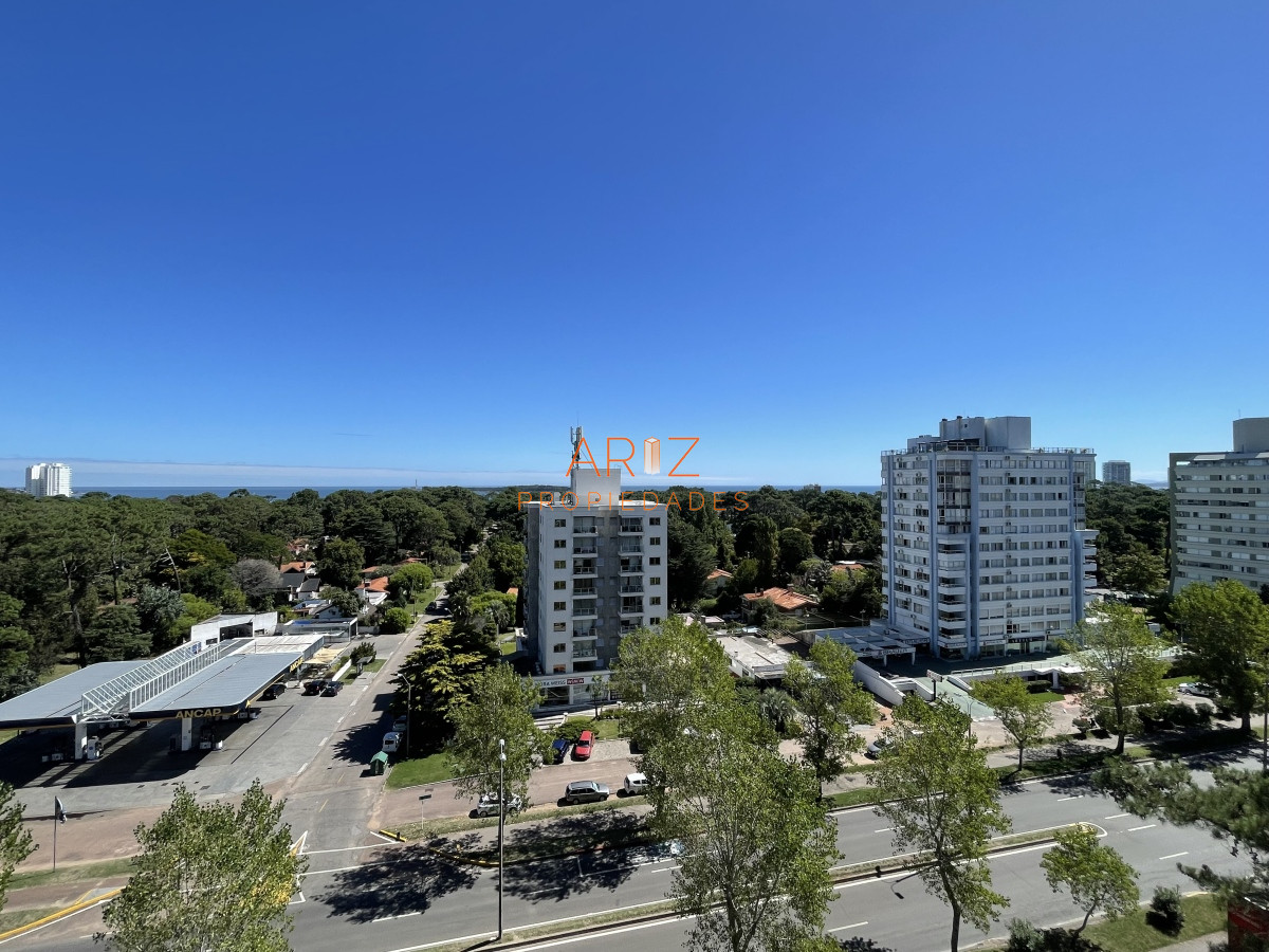 Apartamento ID.2398 - VENTA APARTAMENTO 3 DORMITORIOS Y DEPENDENCIA DE SERVICIO COMPLETA PUNTA DEL ESTE ROOSEVELT