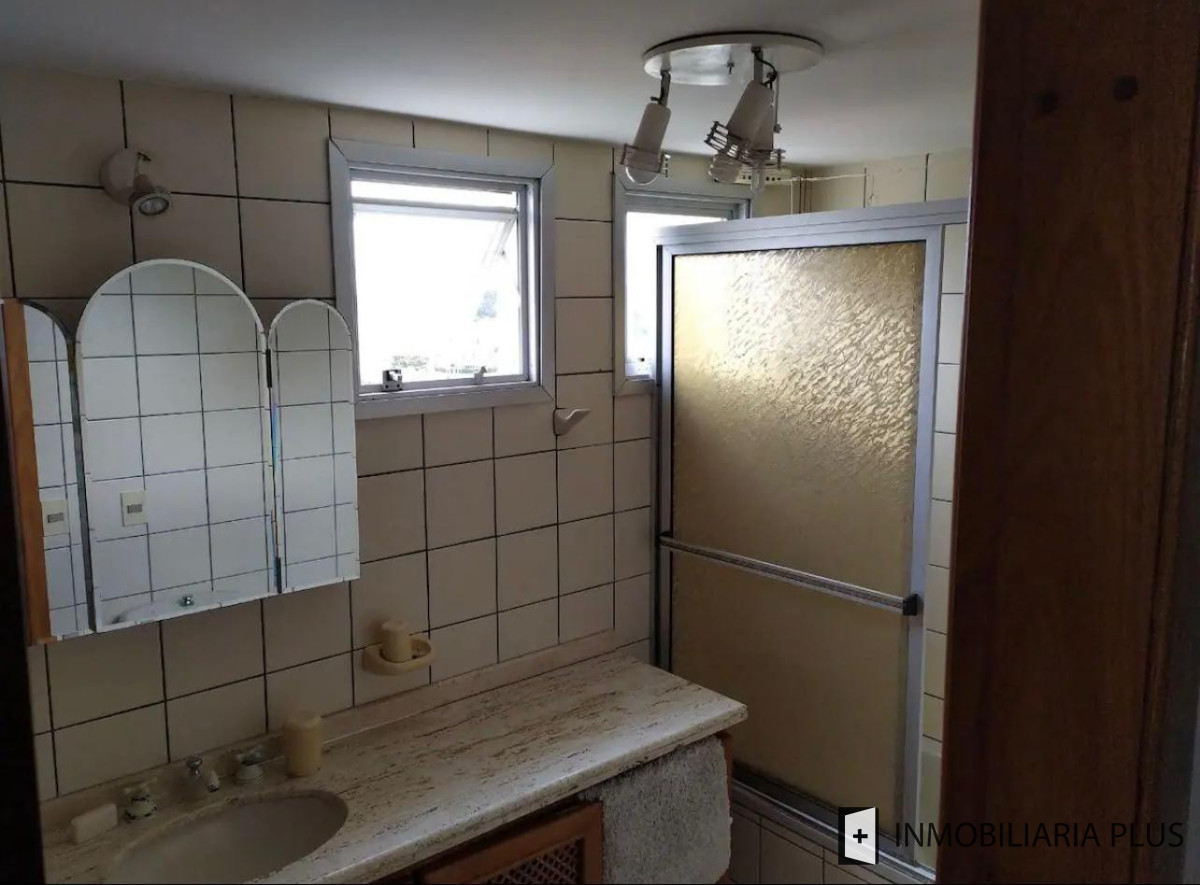 Apartamento ID.1211 - ALQUILER ANUAL de Apartamento de 2 Dormitorios 2 Baños con Parrilleros, Garage, Piscina  y más a 150 metros del Mar