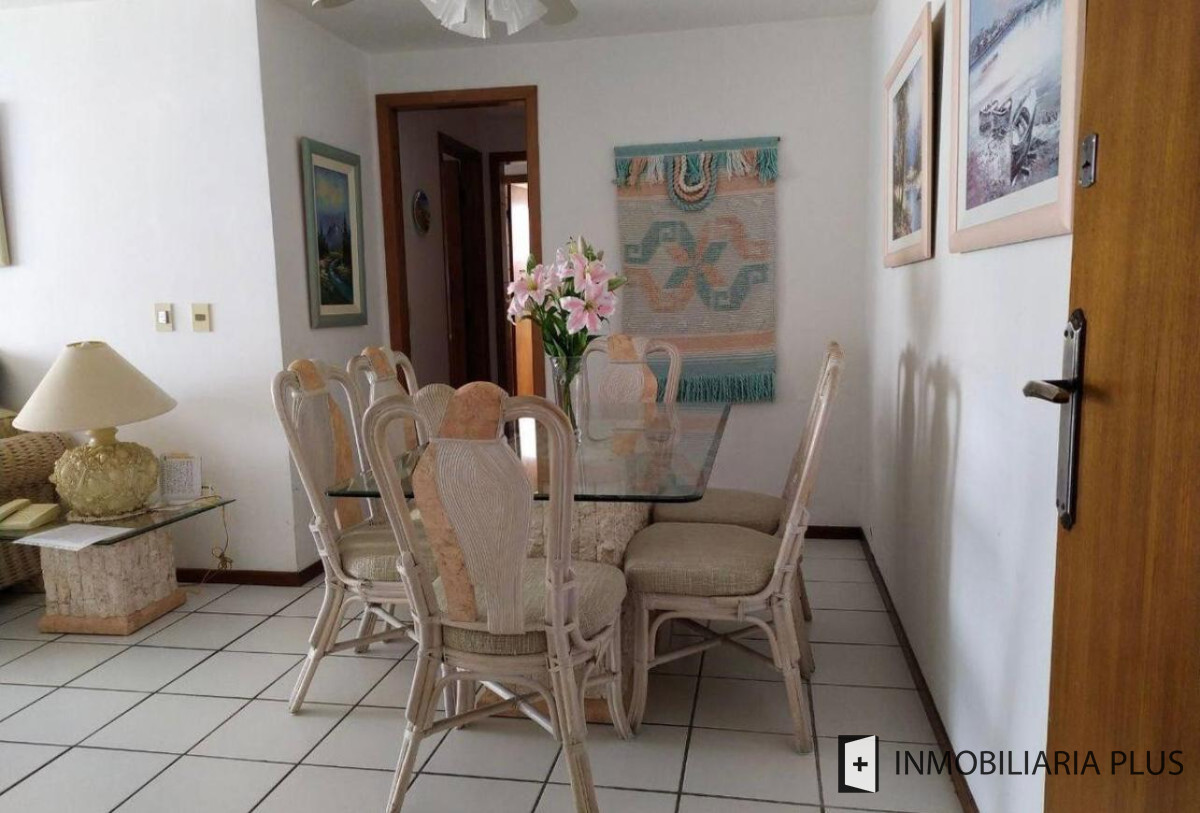 Apartamento ID.1211 - ALQUILER ANUAL de Apartamento de 2 Dormitorios 2 Baños con Parrilleros, Garage, Piscina  y más a 150 metros del Mar